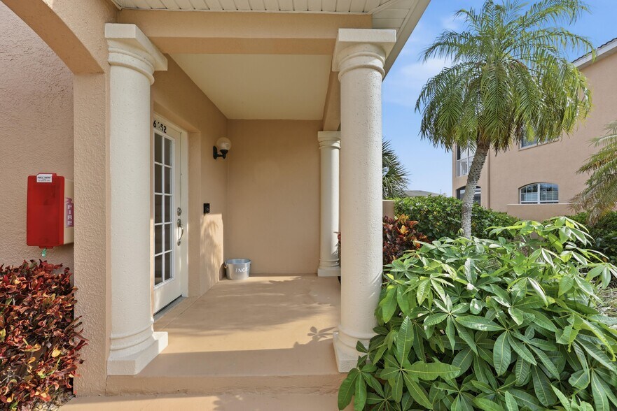Building Photo - 6652 7th Avenue Cir W
