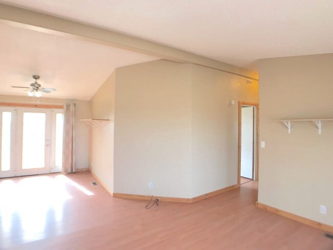 Building Photo - 4 bedroom home in Moriarty. Country Living! Close to I-40.