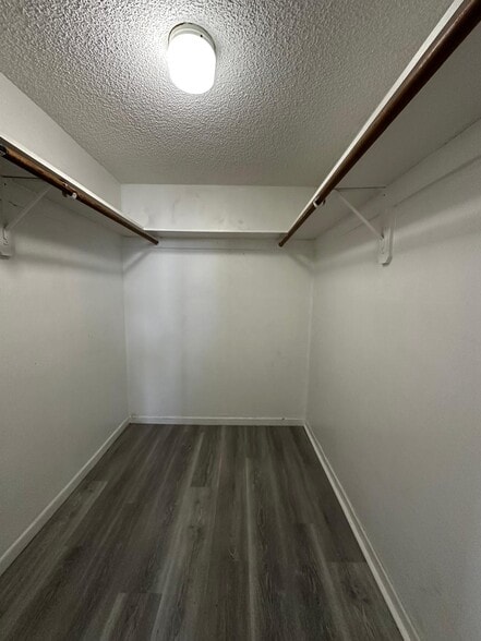 Building Photo - 10000 NW 80th Ct