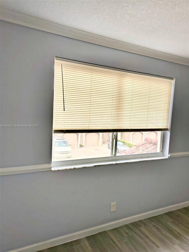 Building Photo - 3128 Coral Ridge Dr