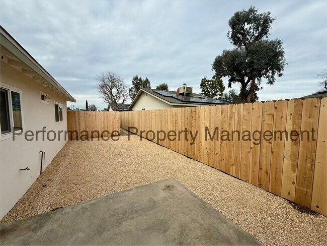 Building Photo - 3401 Squire Ln