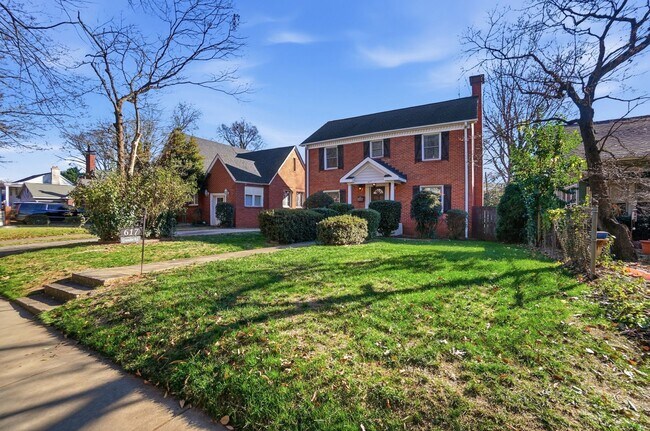 Building Photo - Historic Wesley Heights Home | Walkable to Uptown | 2 Primary Suites