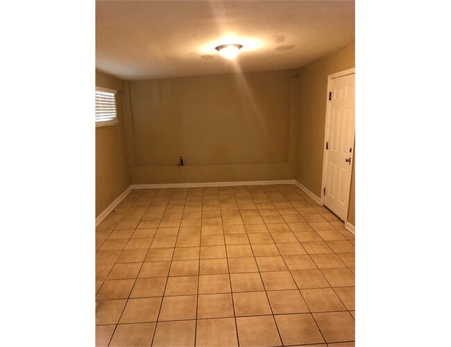Building Photo - 6260 Sarasota Dr
