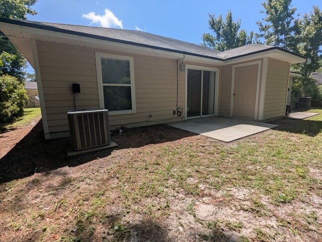 Building Photo - 3/2 WITH A GREAT PRICE AND READY FOR IMMED...