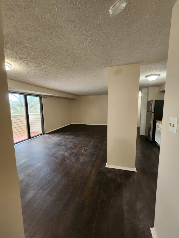 Building Photo - 12415 Hickory Tree Way