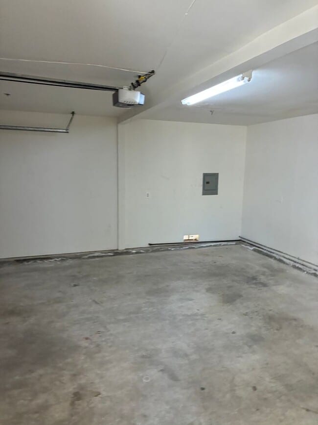 Building Photo - 607Ynez