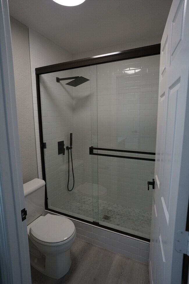 Building Photo - 8101 Larson Ave