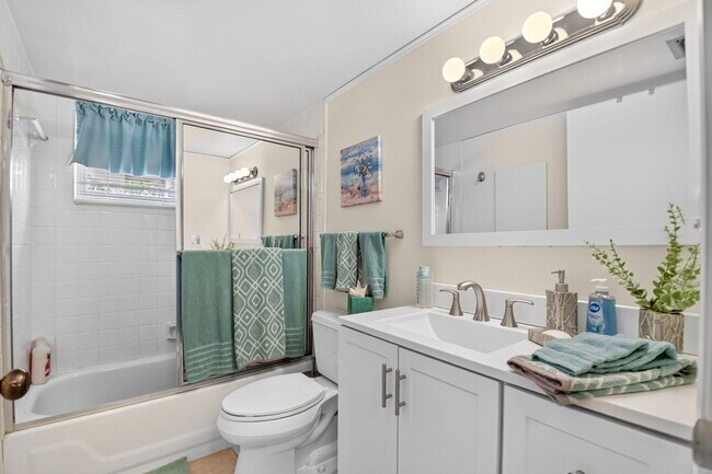 Building Photo - 3425 Via Poinciana
