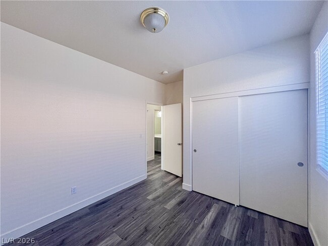 Building Photo - 8913 Kingswood Dr