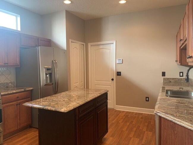 Building Photo - WESTCHASE - THE VINEYARDS