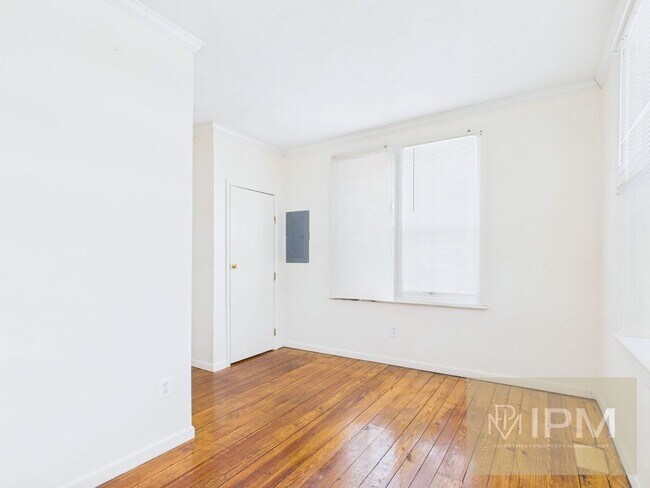 Building Photo - 366 High St