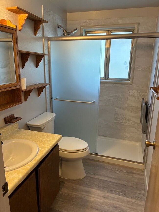 Building Photo - Newly Remodeled Single Family Home!!