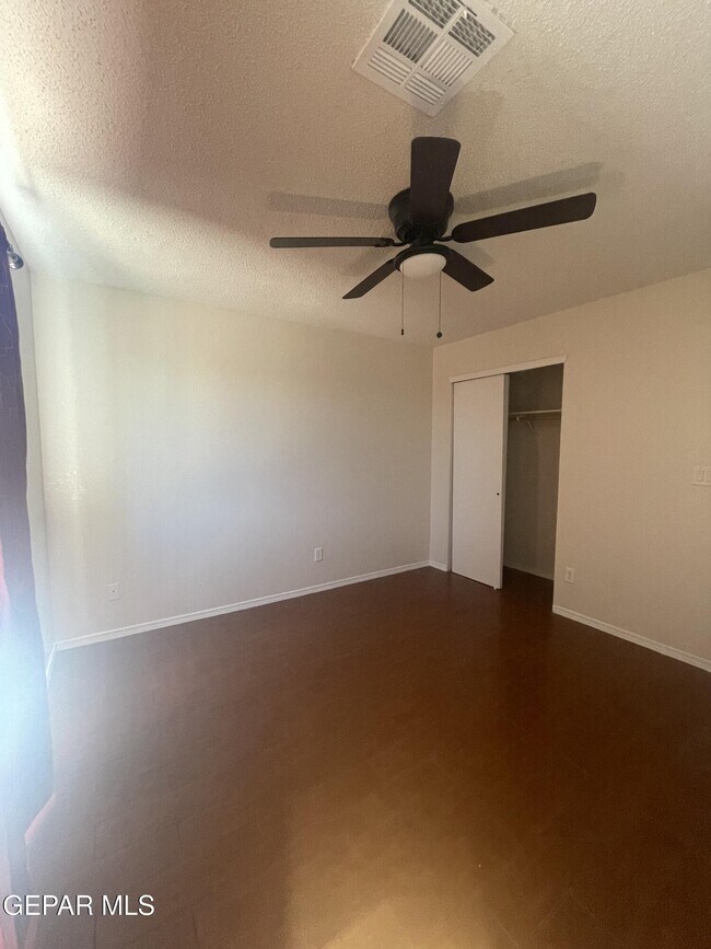 Building Photo - 1832 Shreya St