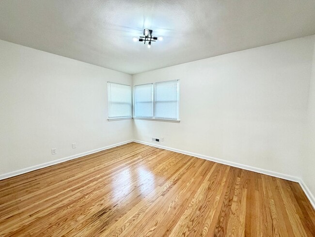Building Photo - 2724 Riedling Dr