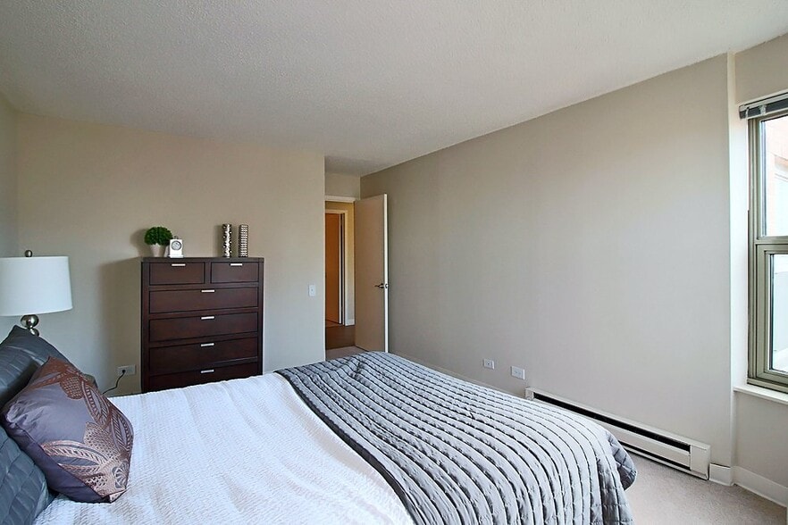 Building Photo - 32 E Pearson St