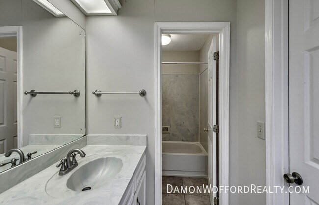 Building Photo - 502 Pelahatchie Shore Dr