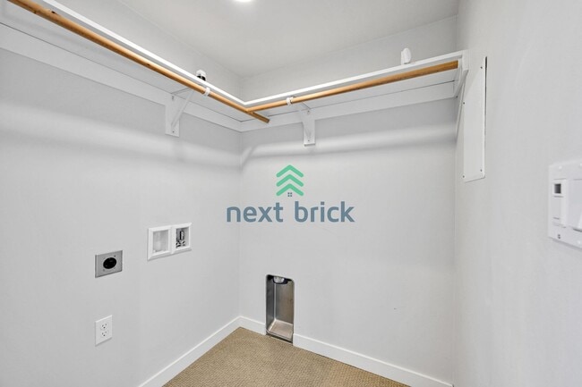 Building Photo - Stylish 2 Bed 2 bath Townhome for Rent