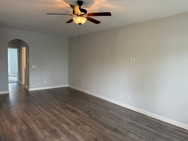 Building Photo - FOR RENT - Beautiful Townhome in Henderson...