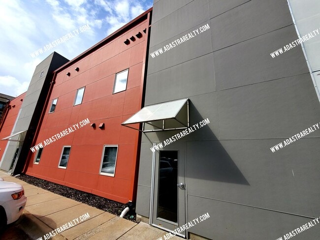 Building Photo - 3001 Gillham Rd