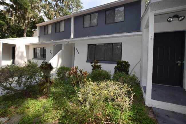 Building Photo - 906 Sumter St