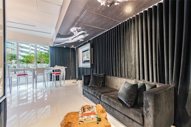 Building Photo - 485 Brickell Ave