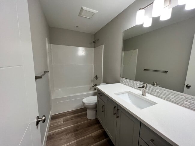 Building Photo - Application Pending - 3 Bedroom House For ...
