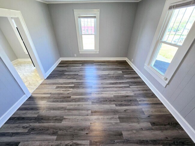 Building Photo - 426 S Beaumont Ave
