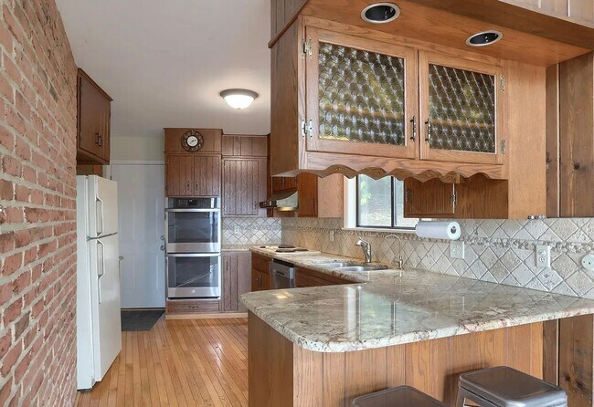 Building Photo - Secluded 3 Bedroom 4 Bath Home