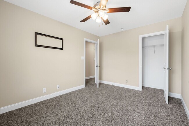 Building Photo - 2961 Lancelot Ln