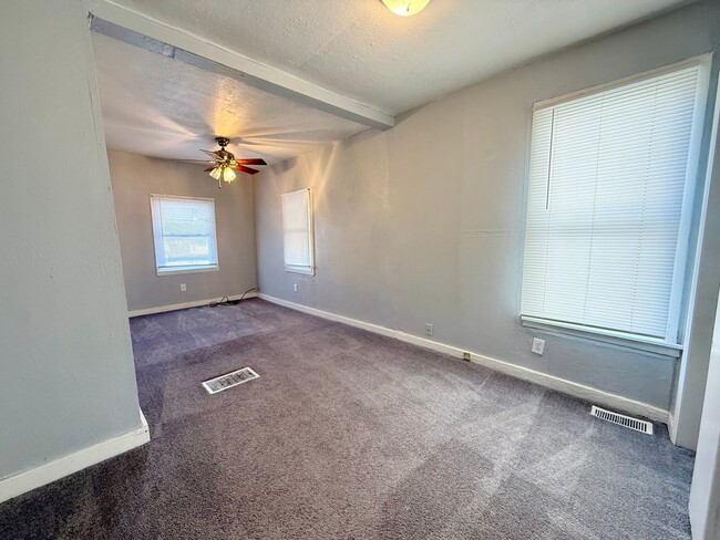 Building Photo - Freshly Updated 2 Bed Home with Extra Storage