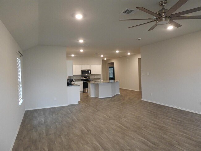 Building Photo - 106 Barton Crk