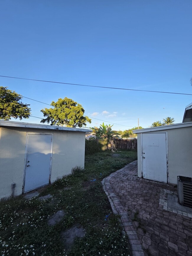 Building Photo - 5751 SW 37th St