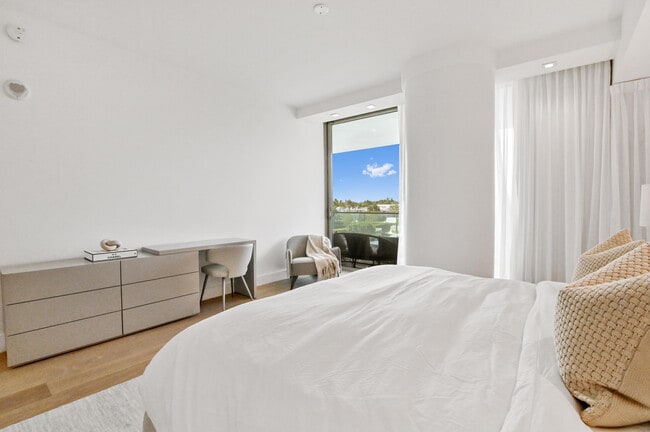 Building Photo - 10203 Collins Ave