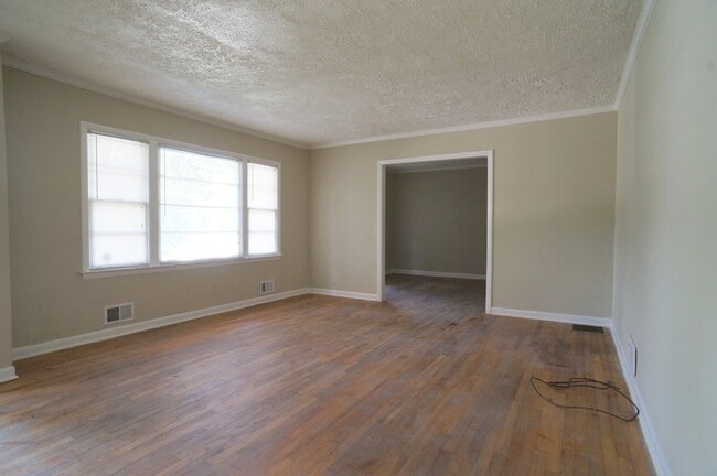 Building Photo - 435 S Barnett Shoals Rd