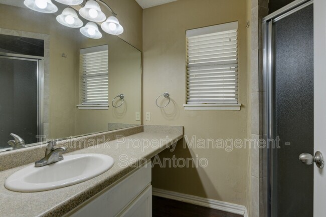 Building Photo - 112 Suncliff Dr