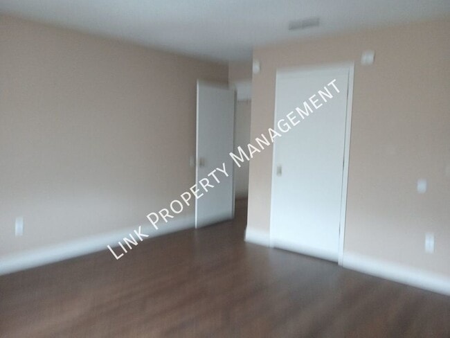 Building Photo - 5007b N Moore Ln