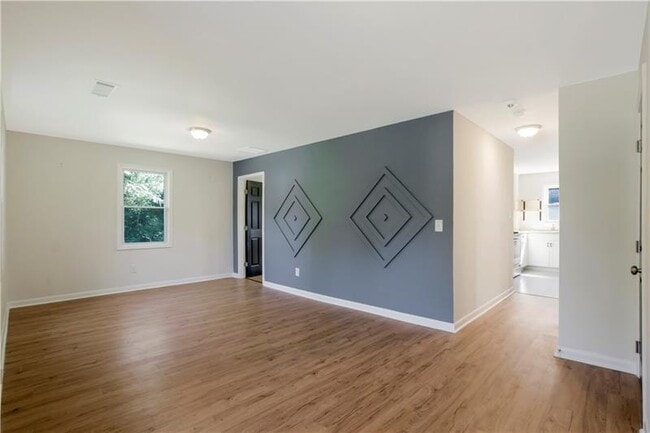 Building Photo - 551 Valley Hill Rd SE