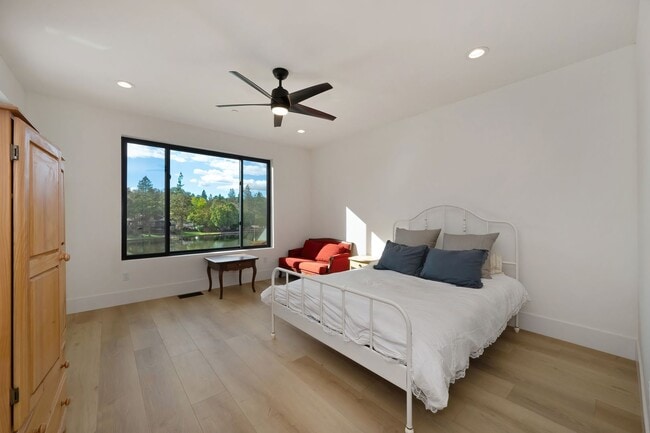 Building Photo - Waterfront 4 bed 4 bath 3,887 sq. ft.