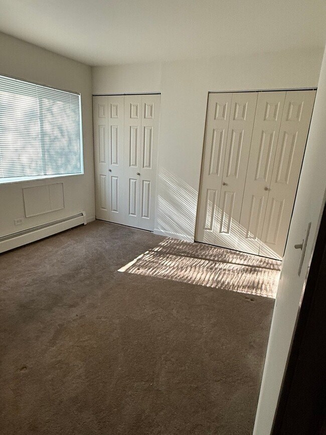 Building Photo - 351 Hawthorne Cir