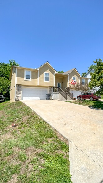 Building Photo - 710 NW Scenic Ln