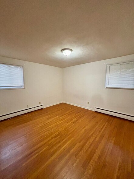 Building Photo - 88 Nicholson, 6