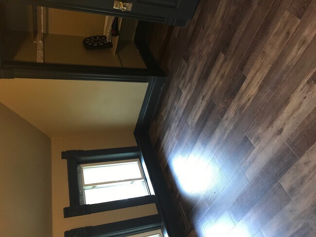 Building Photo - 427 W Pleasant St