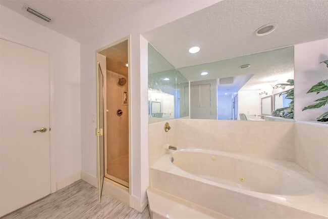 Building Photo - 4949 N Hwy A1A