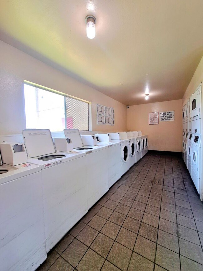 Building Photo - Beautiful 2bd Condo In Gated Community With Pool, Gym, and On-site Laundry