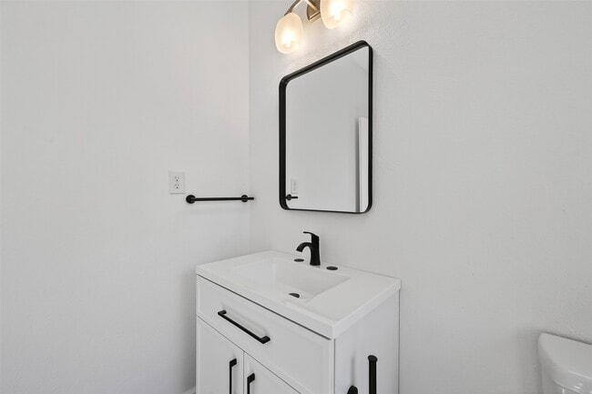 Building Photo - 301 E 3rd St