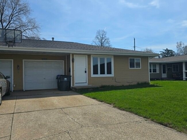 Building Photo - 1120 Maple St