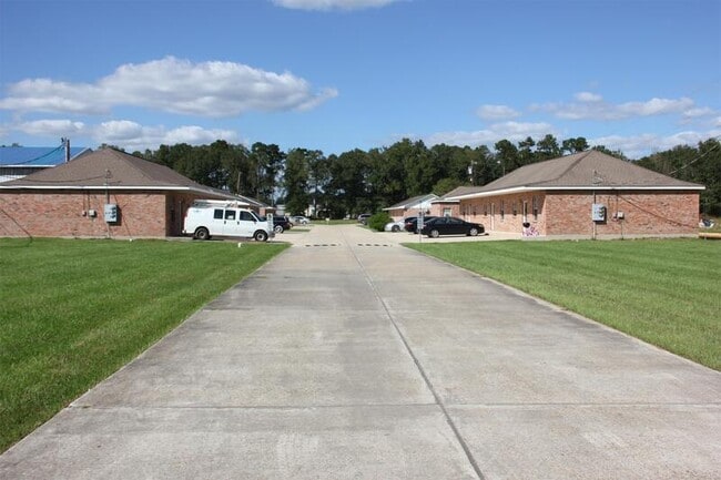 Building Photo - 42470 Barry Ct