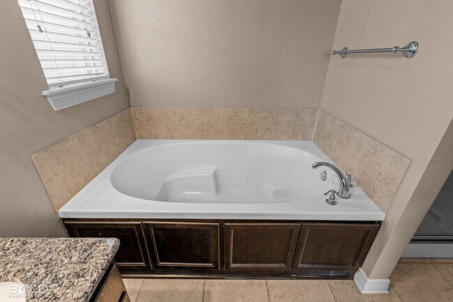 Building Photo - 709 Bianca St