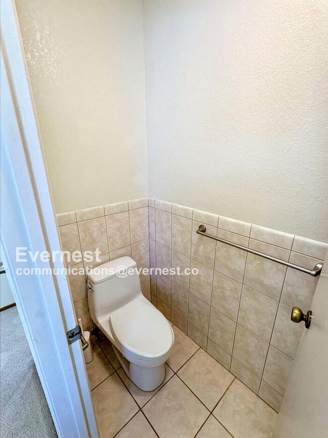 Building Photo - 34282 Kenwood Dr