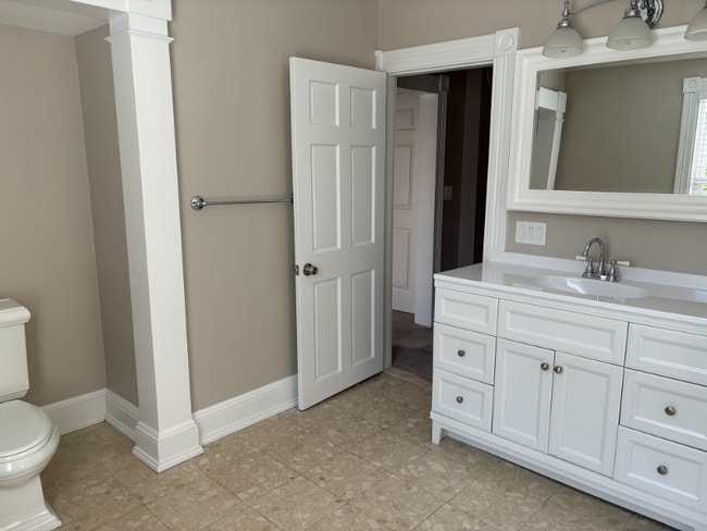 Building Photo - 210 Echo Lake Rd